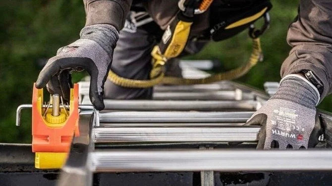 How Ladder Grips Work Safely | Lock Jaw Ladder Grip